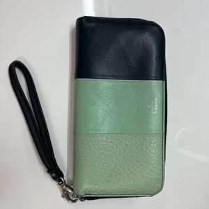 Fossil clutch/wallet